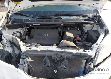 2014 Toyota Sienna Xle V6 8 Passenger z USA, uszkodzony, nr VIN 5TDYK3DC3ES446814